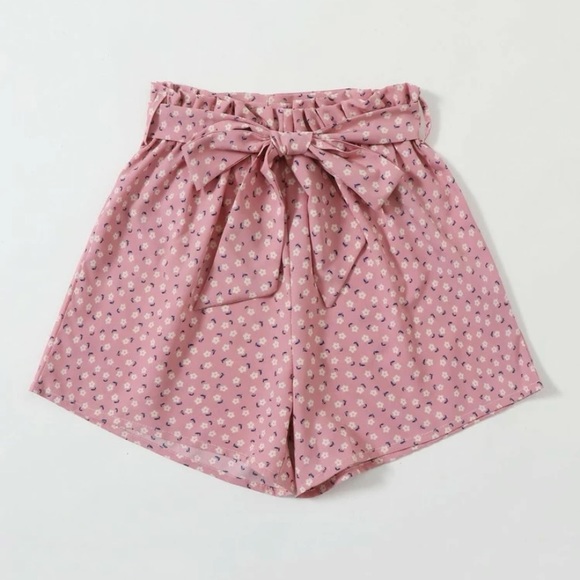 SHEIN Pants - 🍁 5/$20 NWT Ditsy Floral Paperbag High Waisted Belted Shorts